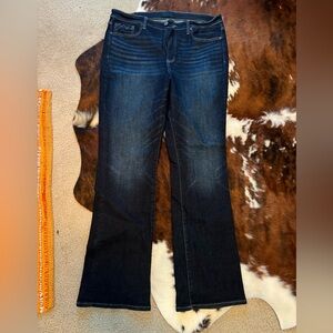 Buckle jeans. High rise. Bootcut